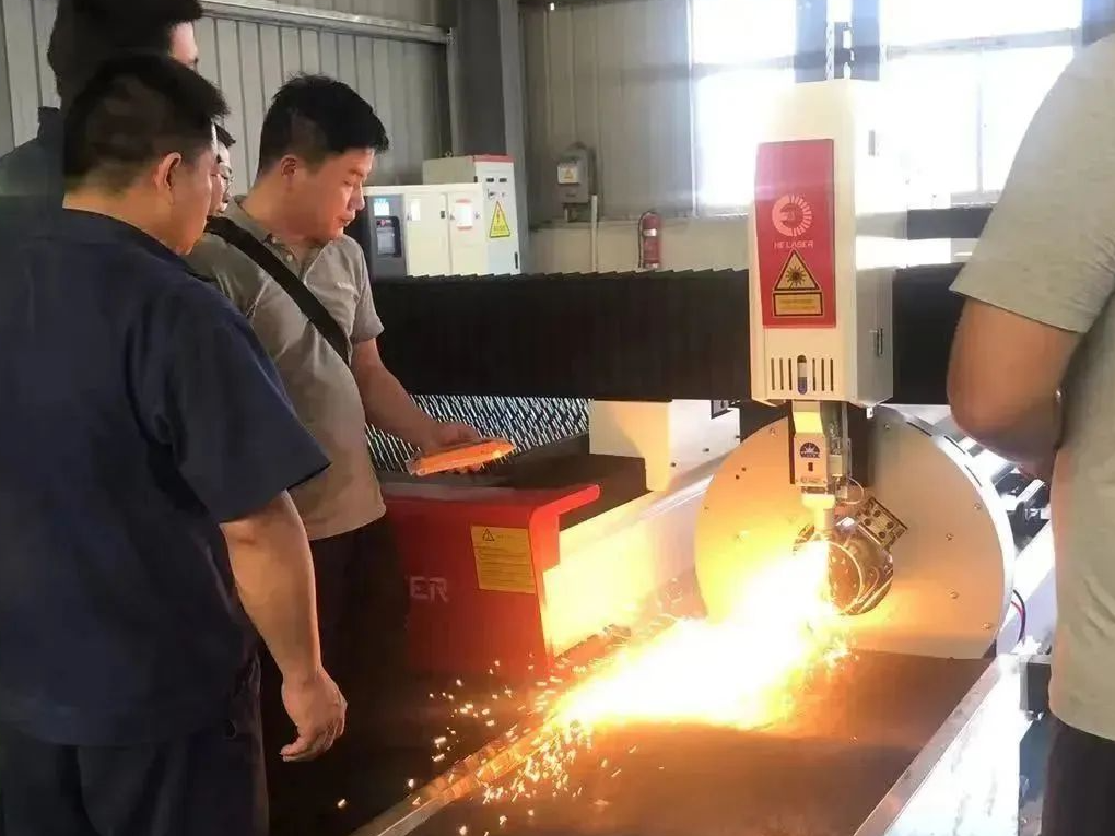 “新兵器”到位！板管一體激光切割機